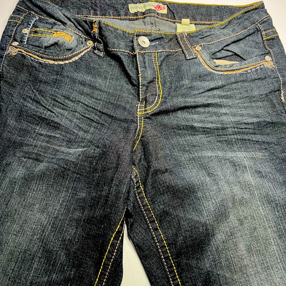 Paris Blues Embroidered Flap Pockets Sz 17 30” inseam Flare Mid Rise - Picture 2 of 3